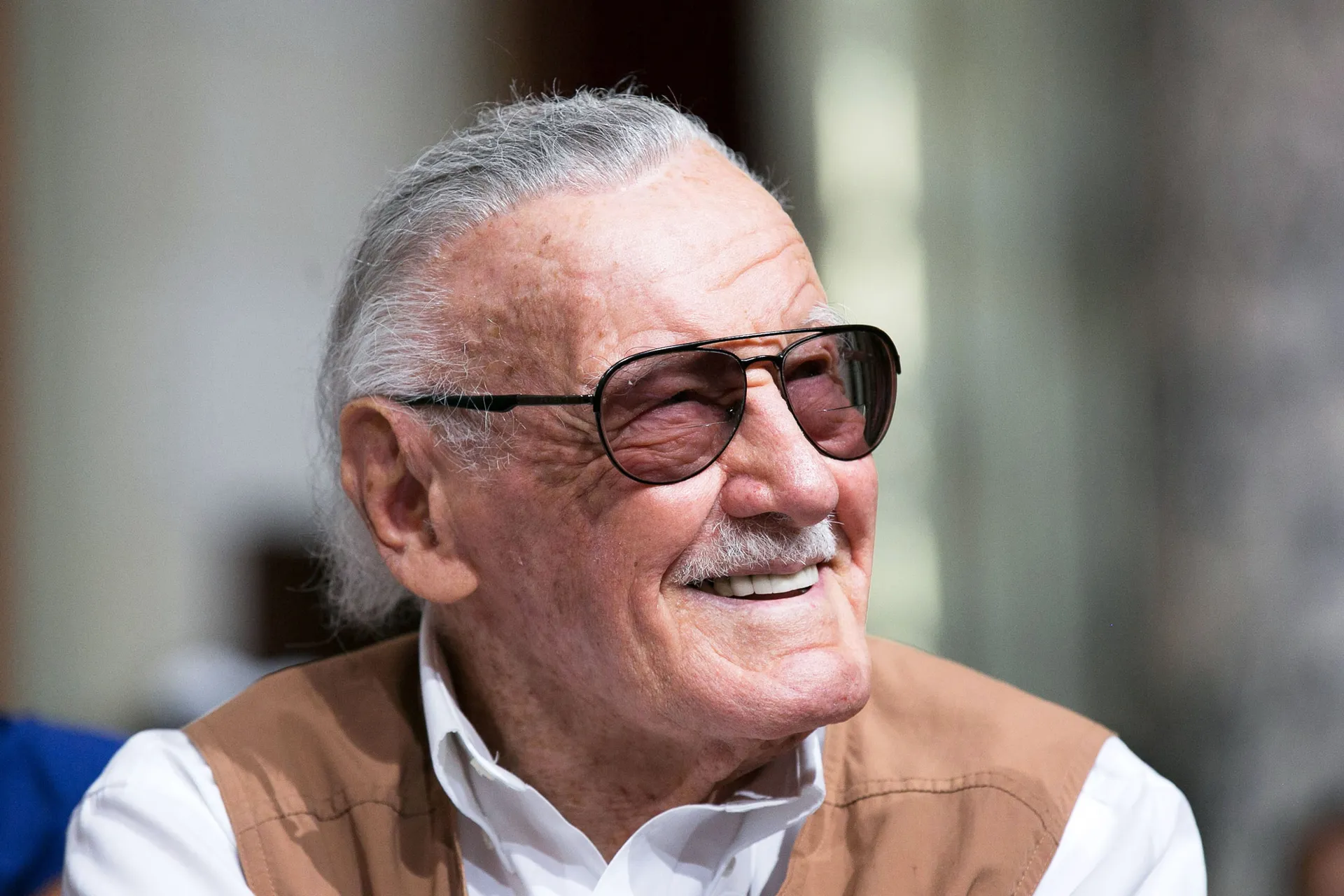 https://ezeldotz.com/wp-content/uploads/2025/11/StanLee-610719480-1.webp